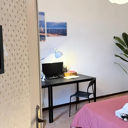 Vanchiglia30guestroom Rum i privatbostad